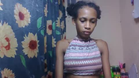 Snapshot of littleyanah chatting on 04.16.26 yanah online show from 04.16.26