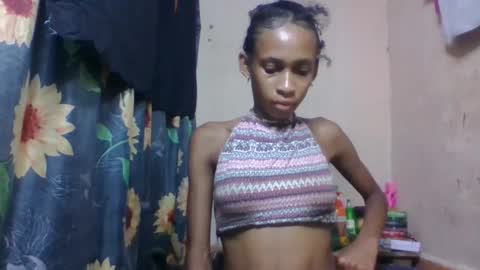 Snapshot of littleyanah chatting on 04.18.26 yanah online show from 04.18.26