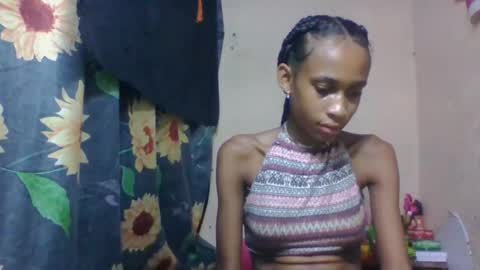 Snapshot of littleyanah chatting on 04.19.26 yanah online show from 04.19.26