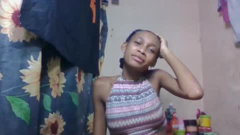 Snapshot of littleyanah chatting on 04.19.26 yanah online show from 04.19.26