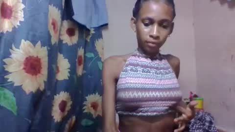 Snapshot of littleyanah chatting on 04.20.26 yanah online show from 04.20.26