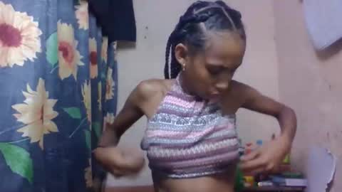 Snapshot of littleyanah chatting on 04.21.26 yanah online show from 04.21.26