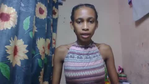 Snapshot of littleyanah chatting on 04.22.26 yanah online show from 04.22.26