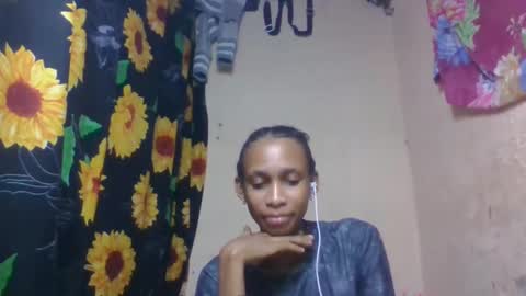 Snapshot of littleyanah chatting on 04.24.26 yanah online show from 04.24.26