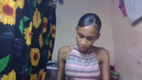 Snapshot of littleyanah chatting on 04.25.26 yanah online show from 04.25.26