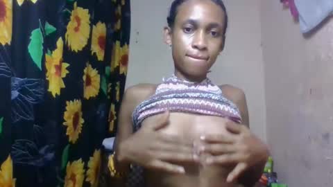 Snapshot of littleyanah chatting on 04.26.26 yanah online show from 04.26.26