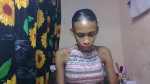 Snapshot of littleyanah chatting on 04.27.26 yanah online show from 04.27.26