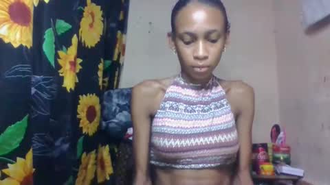 Snapshot of littleyanah chatting on 04.28.26 yanah online show from 04.28.26