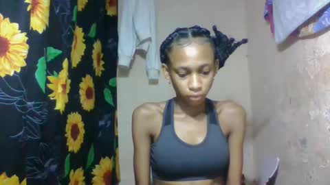 Snapshot of littleyanah chatting on 05.04.26 yanah online show from 05.04.26