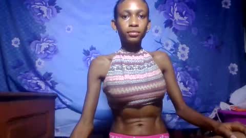 Snapshot of littleyanah chatting on 05.25.26 yanah online show from 05.25.26