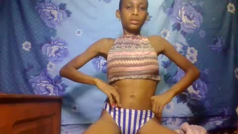 Snapshot of littleyanah chatting on 05.27.26 yanah online show from 05.27.26