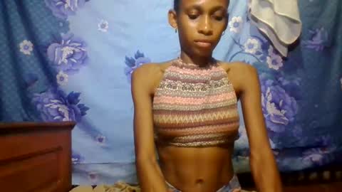 Snapshot of littleyanah chatting on 06.06.26 yanah online show from 06.06.26