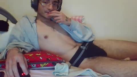 Snapshot of liuxgxhobfcx chatting on 02.08.25 Noah online show from 02.08.25