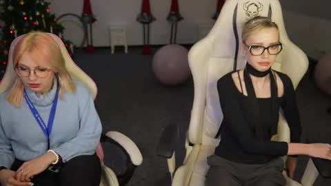 Snapshot of livehub054 chatting on 12.22.25 Sheryl online show from 12.22.25