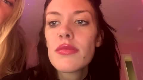 Snapshot of livingdeadgrl13 chatting on 10.20.25 livingdeadgrl13 online show from 10.20.25