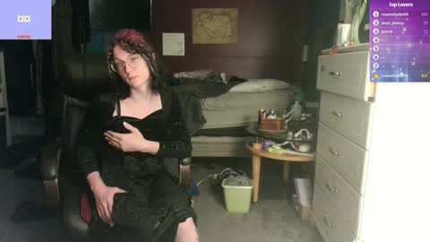 Snapshot of livolioyo chatting on 12.02.24 Livolio online show from 12.02.24