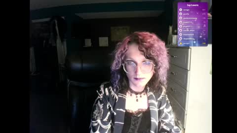 Snapshot of livolioyo chatting on 12.25.24 Livolio online show from 12.25.24