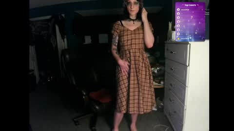 Snapshot of livolioyo chatting on 12.28.24 Livolio online show from 12.28.24