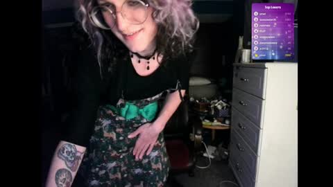 Snapshot of livolioyo chatting on 12.31.24 Livolio online show from 12.31.24