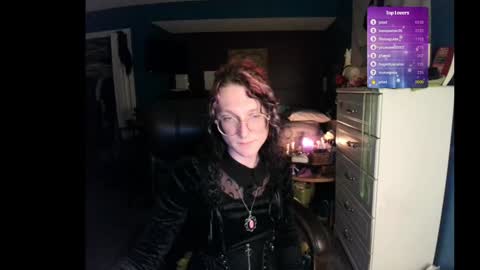 Snapshot of livolioyo chatting on 01.06.25 Livolio online show from 01.06.25