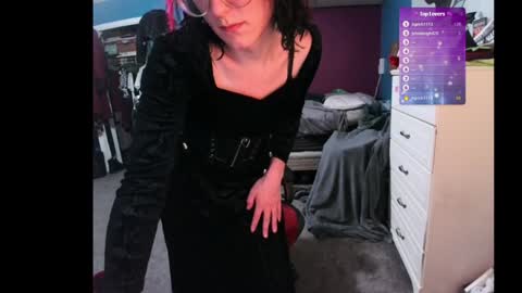 Snapshot of livolioyo chatting on 02.05.25 Livolio online show from 02.05.25