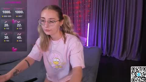 Snapshot of livyybosom chatting on 09.22.25 My name is Livy Nice to meet you Thumbs up please its important online show from 09.22.25