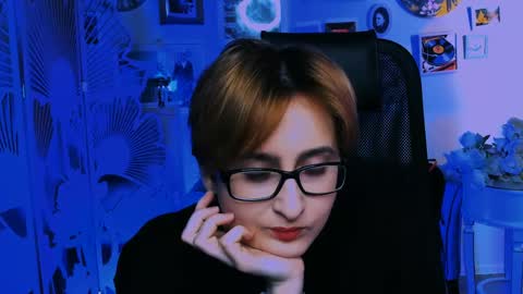 Snapshot of lixeluna chatting on 04.17.26 LixeLuna online show from 04.17.26
