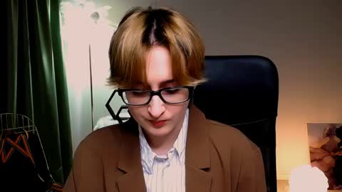 Snapshot of lixeluna chatting on 04.18.26 LixeLuna online show from 04.18.26