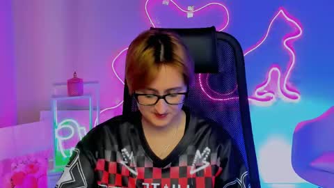 Snapshot of lixeluna chatting on 04.27.26 LixeLuna online show from 04.27.26