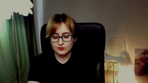 Snapshot of lixeluna chatting on 05.13.26 LixeLuna online show from 05.13.26