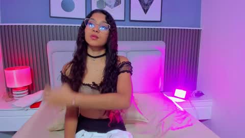 Snapshot of liz__cute chatting on 10.01.25 Lizeth online show from 10.01.25