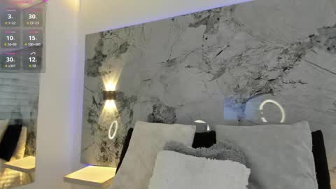 Liz  online show from 11.12.25