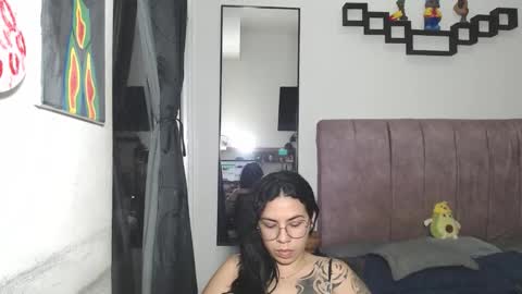 Snapshot of liza_thurner chatting on 09.19.25 Liza Thurner online show from 09.19.25