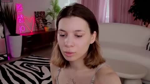 Snapshot of lizalovel chatting on 06.15.26 lizalovel online show from 06.15.26