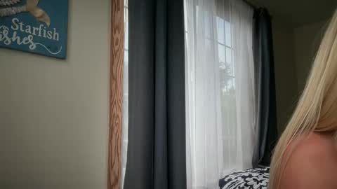 Liz Purr online show from 01.09.25