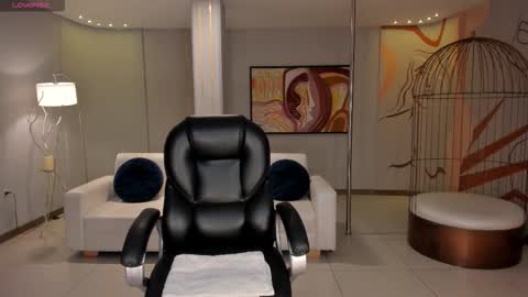 Lizzi  online show from 11.25.25