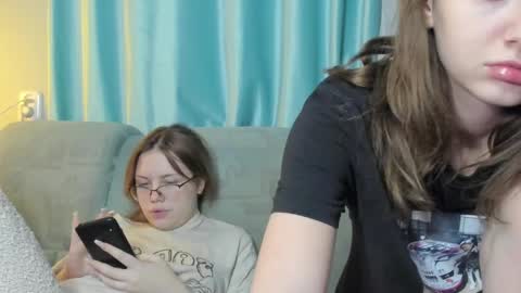 lizzi_muur online show from 12.20.24