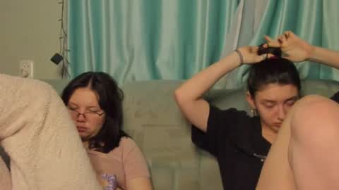 lizzi_muur online show from 01.24.25