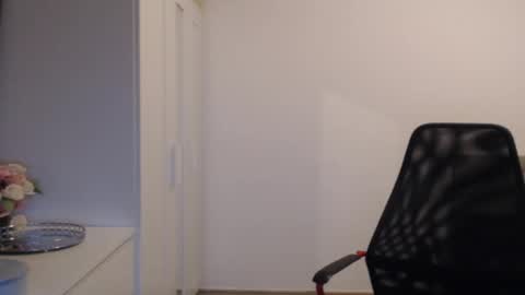 Snapshot of lizzypalmer chatting on 12.25.24 Lizzy Palmer online show from 12.25.24