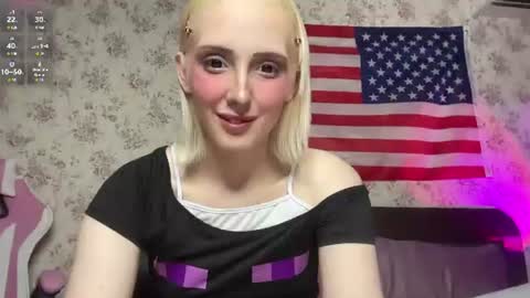 Snapshot of llinabarbie chatting on 06.18.26 Alina online show from 06.18.26