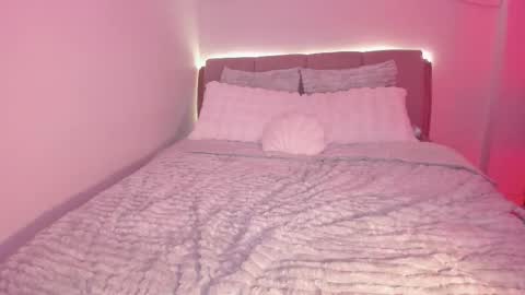 Kloe see you 28-11  to celebrate my birthday online show from 09.30.25