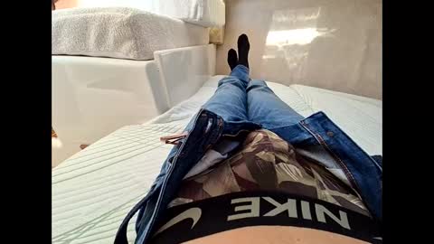 Lo82 online show from 02.23.25