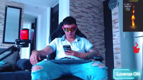 Snapshot of lobito_xxxl chatting on 11.21.25 lobito_xxxl online show from 11.21.25