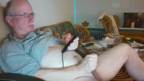 Snapshot of loewe39238 chatting on 01.29.25 loewe39238 online show from 01.29.25