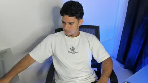 Snapshot of logan_9_ chatting on 05.22.26 logan online show from 05.22.26