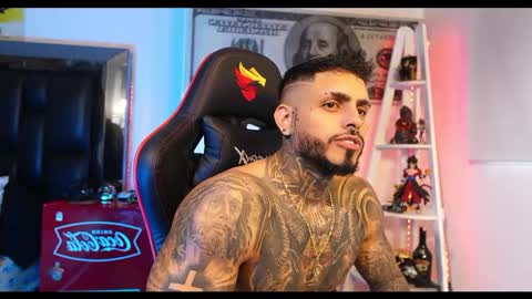 logan_hugh8 online show from 02.20.25