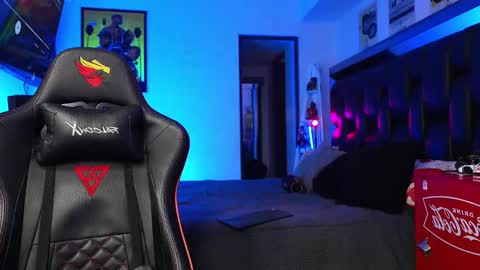 logan_hugh8 online show from 01.14.26