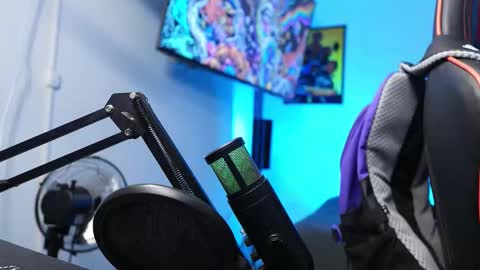 logan_hugh8 online show from 02.13.26