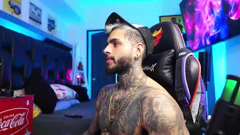 logan_hugh8 online show from 03.02.26