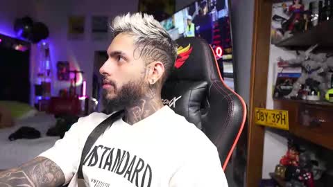 logan_hugh8 online show from 03.20.26